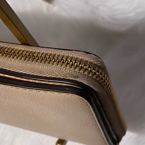 Henri Bendel Cream Leather Zip Around Wallet - Picture 7 of 13